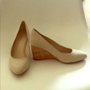 Nine West oatmeal/gold wedges